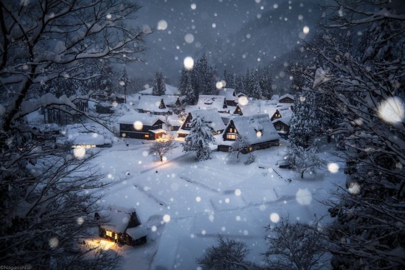Один из самых красивых курортов Японии Гинзан Онсен зимой (10 фото)