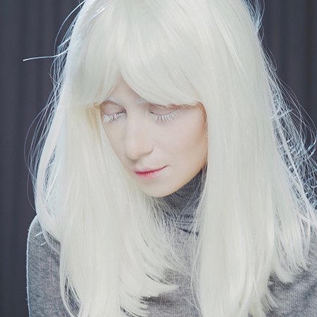 Равшана Куркова стала альбиносом для новой роли (4 фото)
