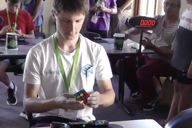 22-летний австралиец Феликс Земдегс установил новый мировой рекорд по сборке кубика Рубика (3 фото + видео)
