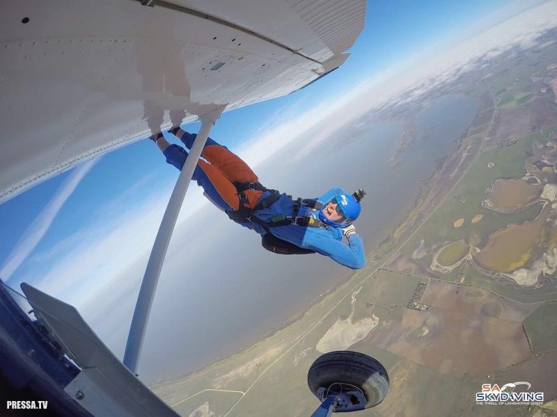 Эффектные и забавные фото из жизни парашютистов 
