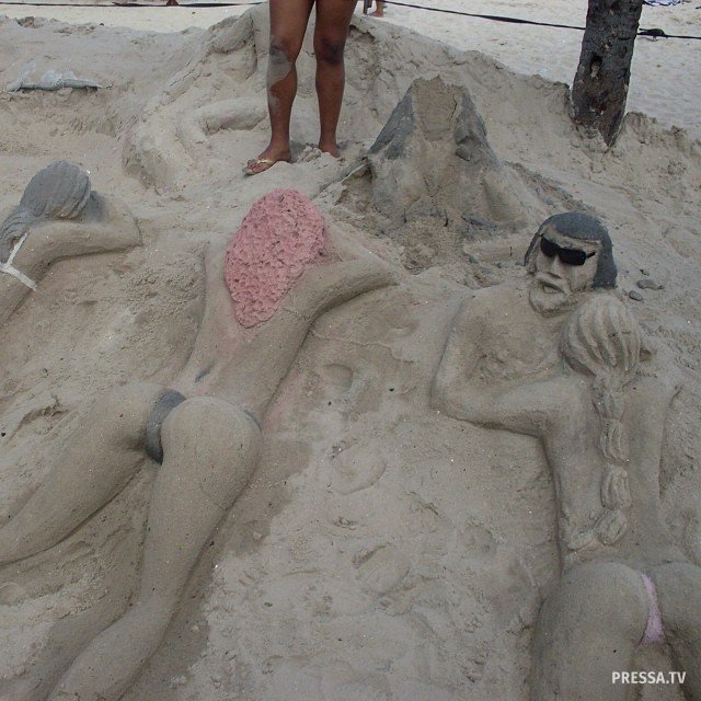 Забавные девушки из песка