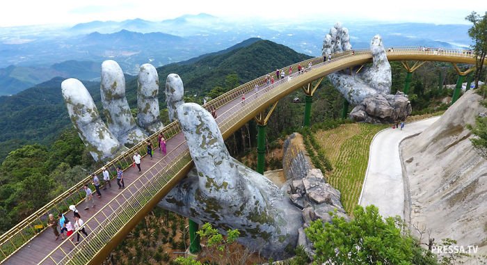 Фантастический Золотой мост во Вьетнаме
