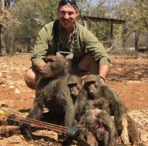 Мужчина убил 14 животных и отправил друзьям фотографии - похвастаться