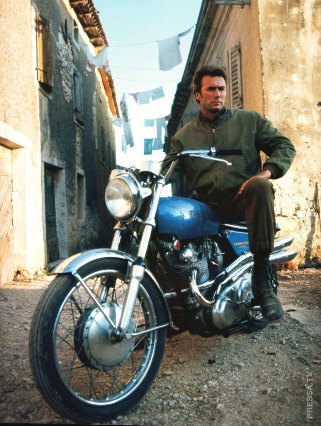 Клинт Иствуд - любитель мотоциклов