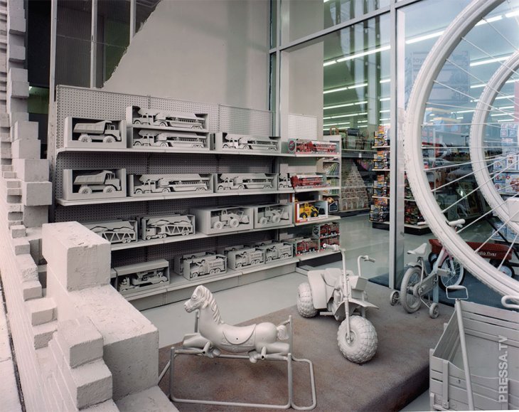 Необычные постмодернистские фасады выставочных залов "BEST Products Showroom"