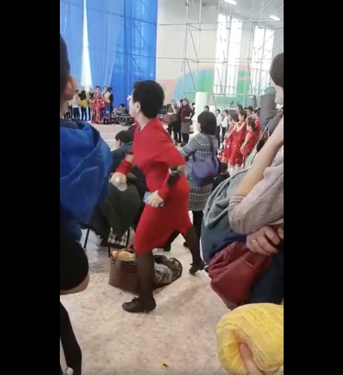 Хороший учитель , своих не бросает
