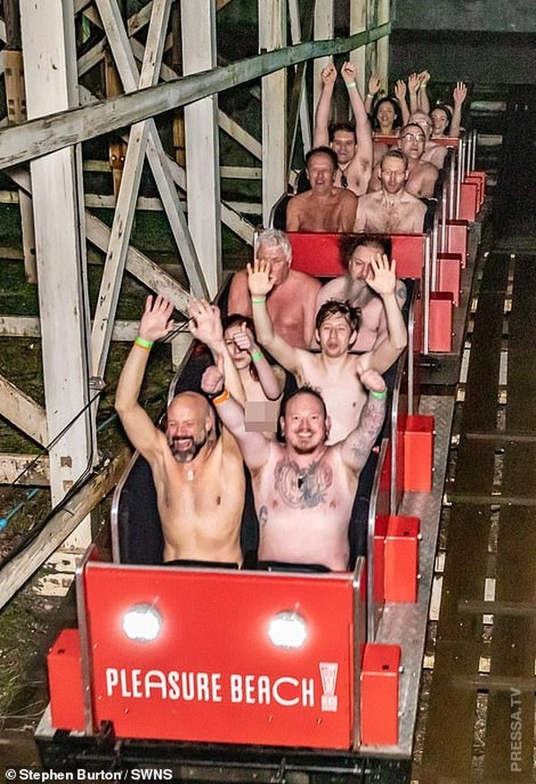 Британские нудисты установили мировой рекорд по катанию голыми на американских горках