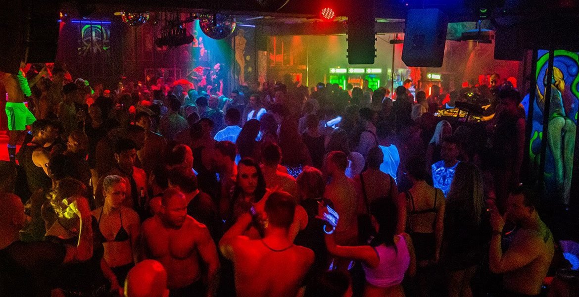 Порно вечеринка в клубе - видео онлайн