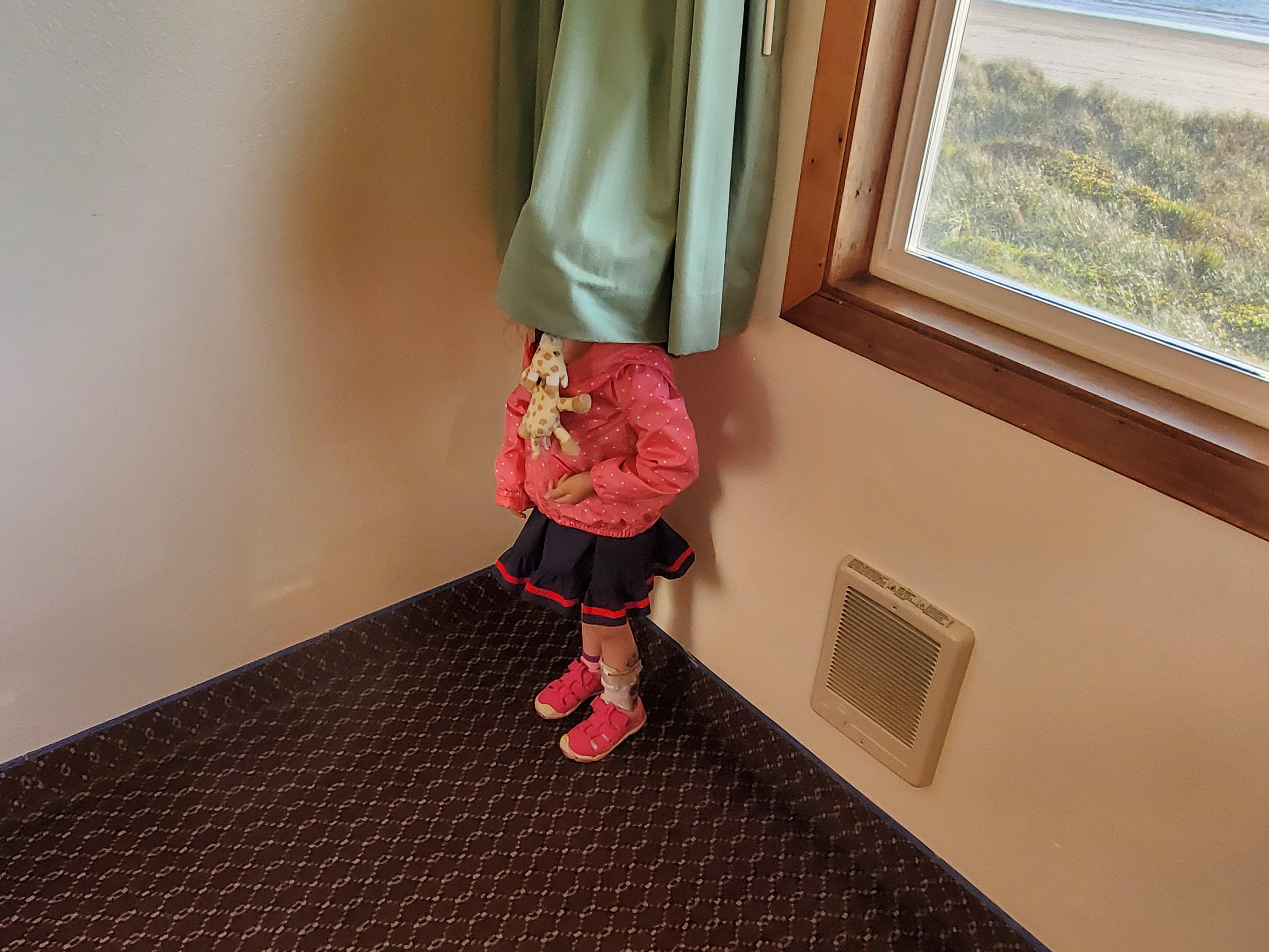 "дочь играет в прятки" пикабу