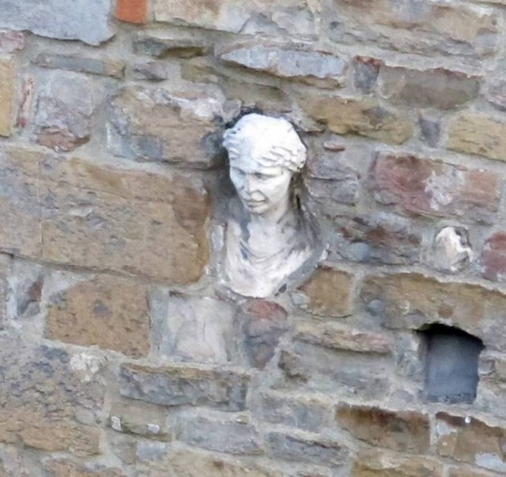 La Berta - загадочная каменная голова женщины во Флоренции