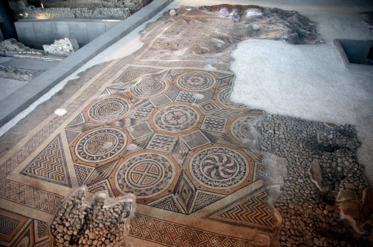 Самая большая неповрежденная древняя мозаика