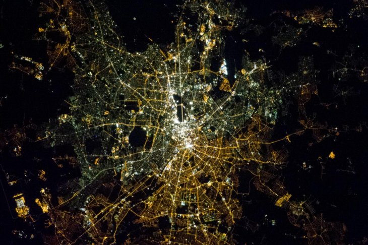 Освещение ночного Берлина все еще напоминает о разделении города