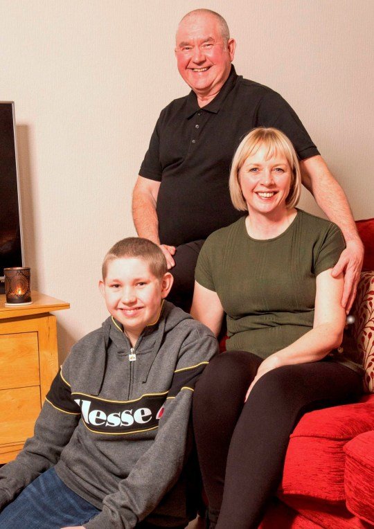 Пара выиграла джекпот 2 000000 фунтов стерлингов, а через три дня сын излечился от рака