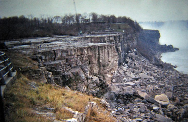 Удивительные фотографии: когда культовый Ниагарский водопад остался без воды в 1969 году