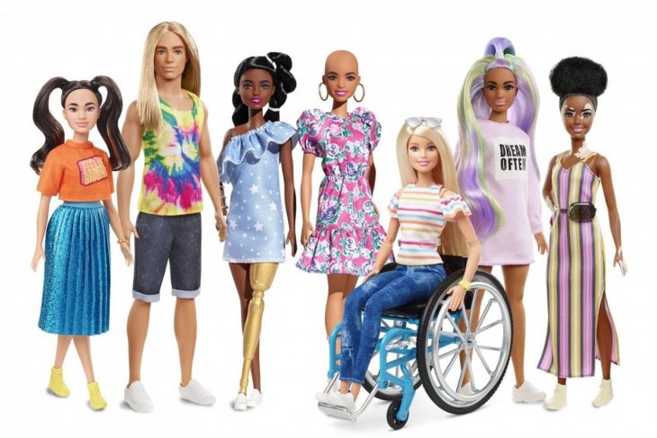 Новые Барби:  с витилиго, протезами, инвалидными колясками и без волос