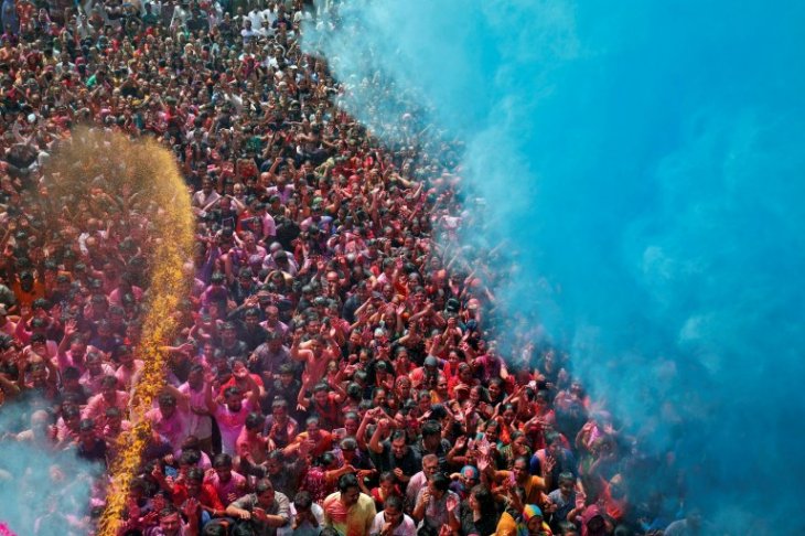 Индуистский фестиваль Холи, несмотря на коронавирус Интересное,индия,интересное,Необычное,фестиваль,фотографии,Холи