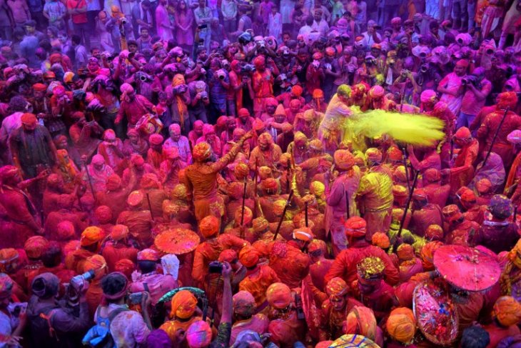 Индуистский фестиваль Холи, несмотря на коронавирус Интересное,индия,интересное,Необычное,фестиваль,фотографии,Холи