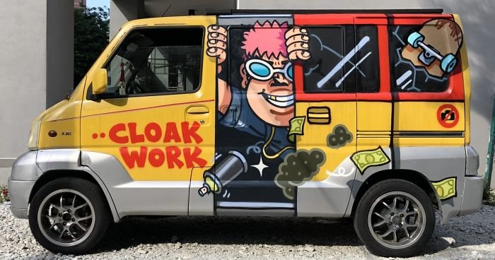 Продовольственные грузовики с веселыми граффити