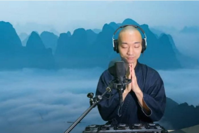 Буддийский монах создал новую эклектическую духовную музыку