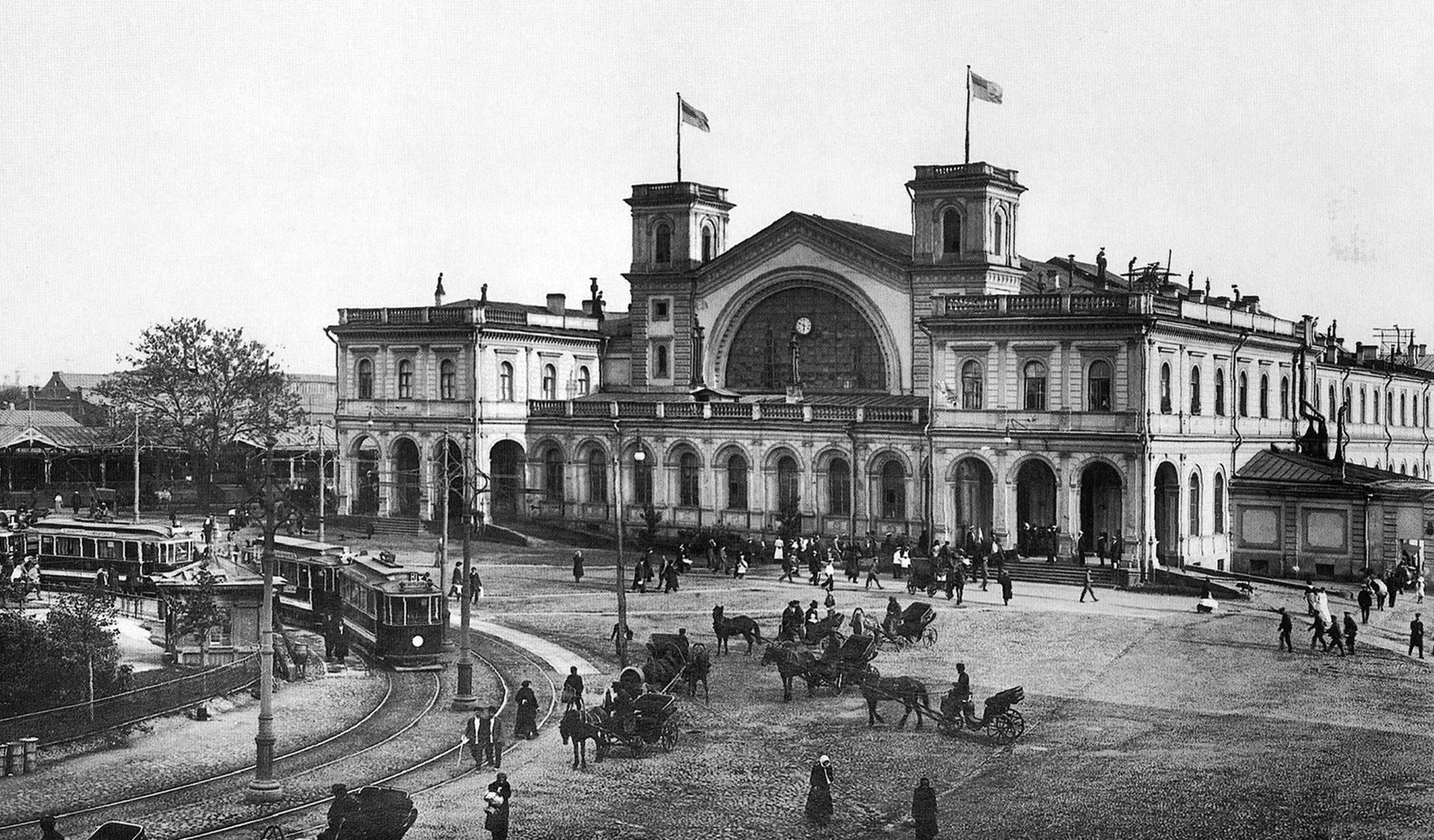 Какой московский вокзал начали реконструировать в 1890. Балтийский вокзал Санкт-Петербург 19 век. Балтийский вокзал Кракау 19 век. Здание Балтийского вокзала в Петербурге 19 век. Балтийский вокзал 1900 год.
