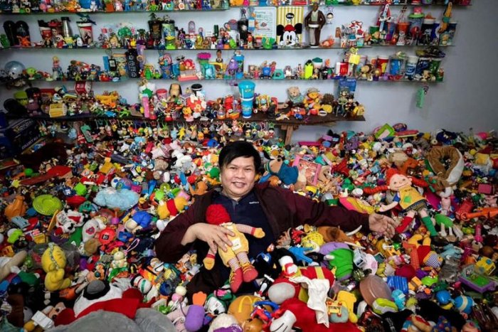 У мужчины из Филиппин самая большая в мире коллекция игрушек из заведений быстрого питания