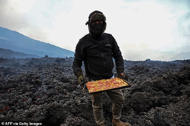 Гватемальский предприниматель использует действующий вулкан, как печь для пиццы