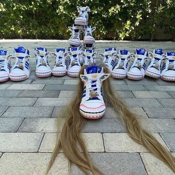 "Безумные" кроссовки от американского комика Кервина Фроста и Adidas
