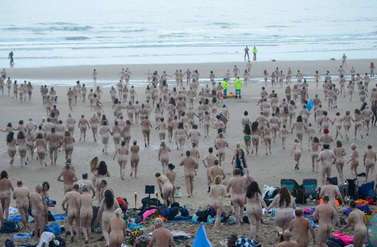 как я купался голым на общественном пляже фото 83