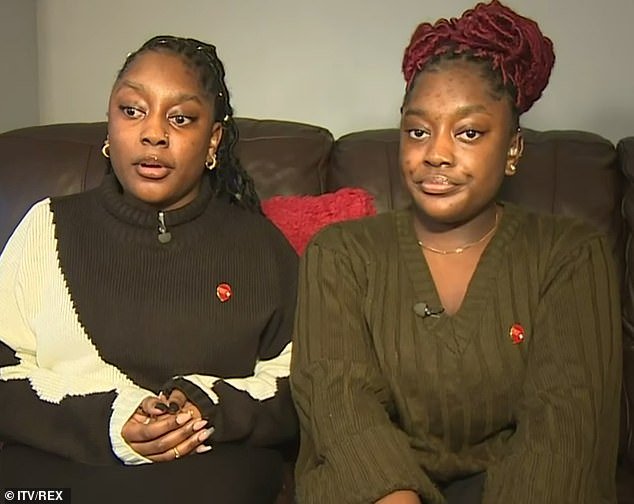 Сиамским близнецам, пережившим операцию по разделению позвоночника, уже по 20 лет