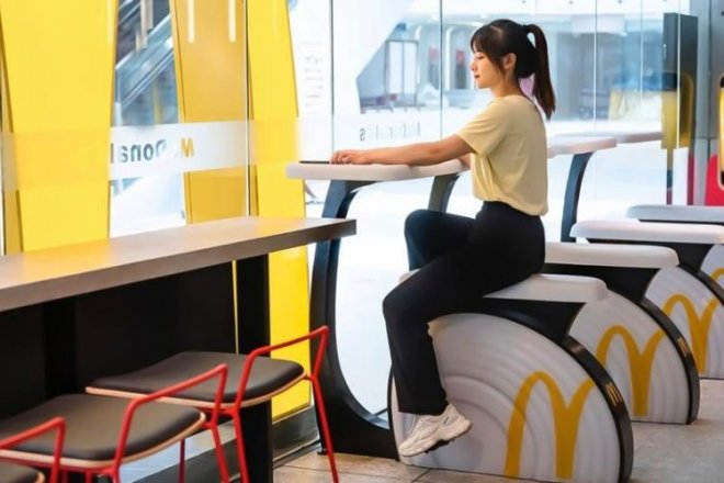 Рестораны McDonald's в Китае заменяют обычные сиденья за столиками на велотренажеры, чтобы можно было сжигать калории во время еды