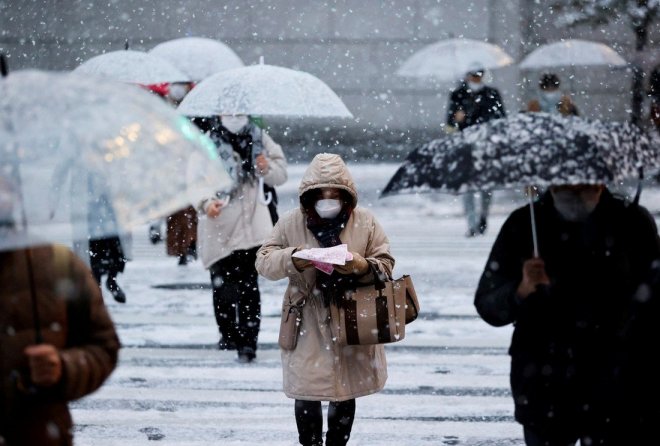 Необычно сильный снегопад в Токио, впервые за четыре года