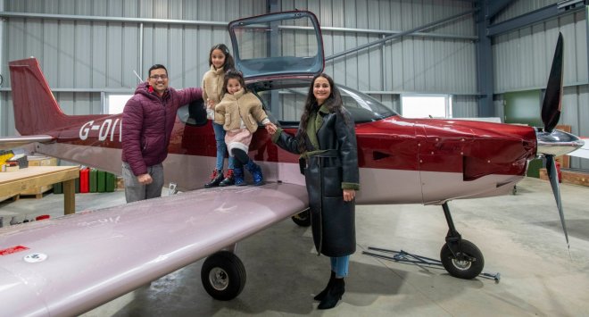 Семья потратила два года и 140 000 фунтов стерлингов на постройку собственного самолета в сарае в саду