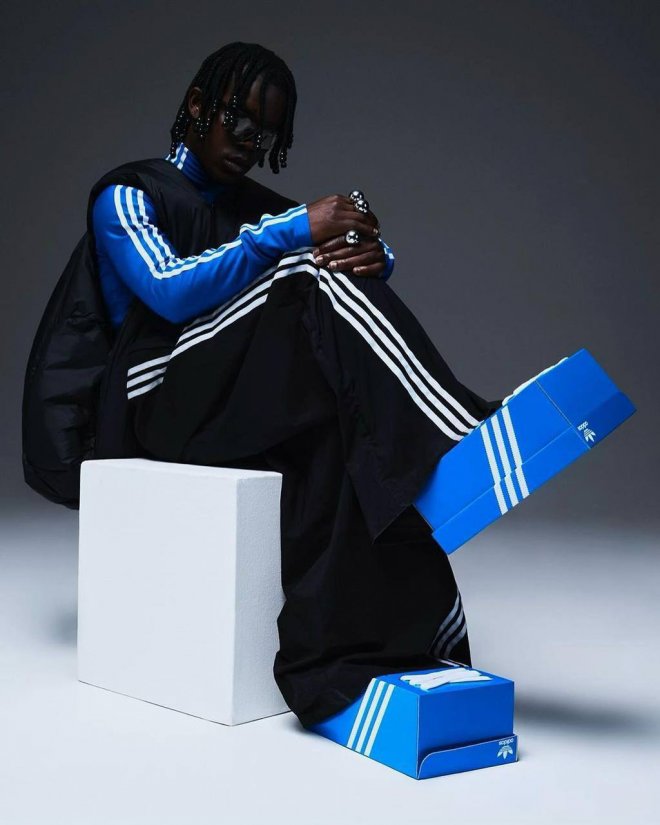 Adidas анонсировали кроссовки в виде обувной коробки